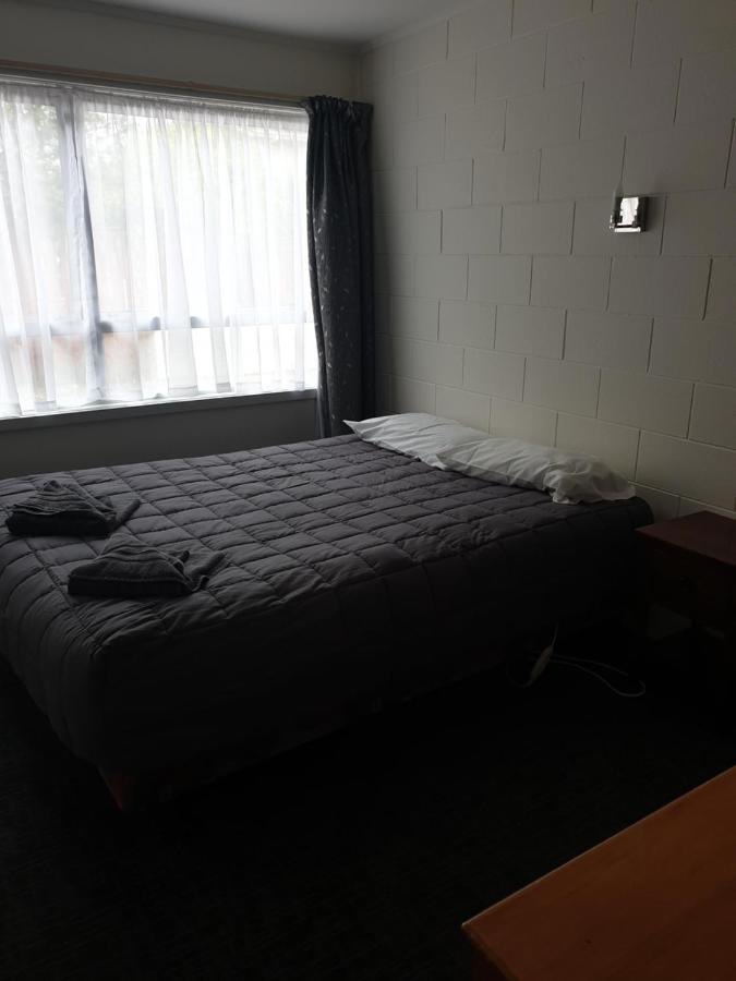 Milton 3*